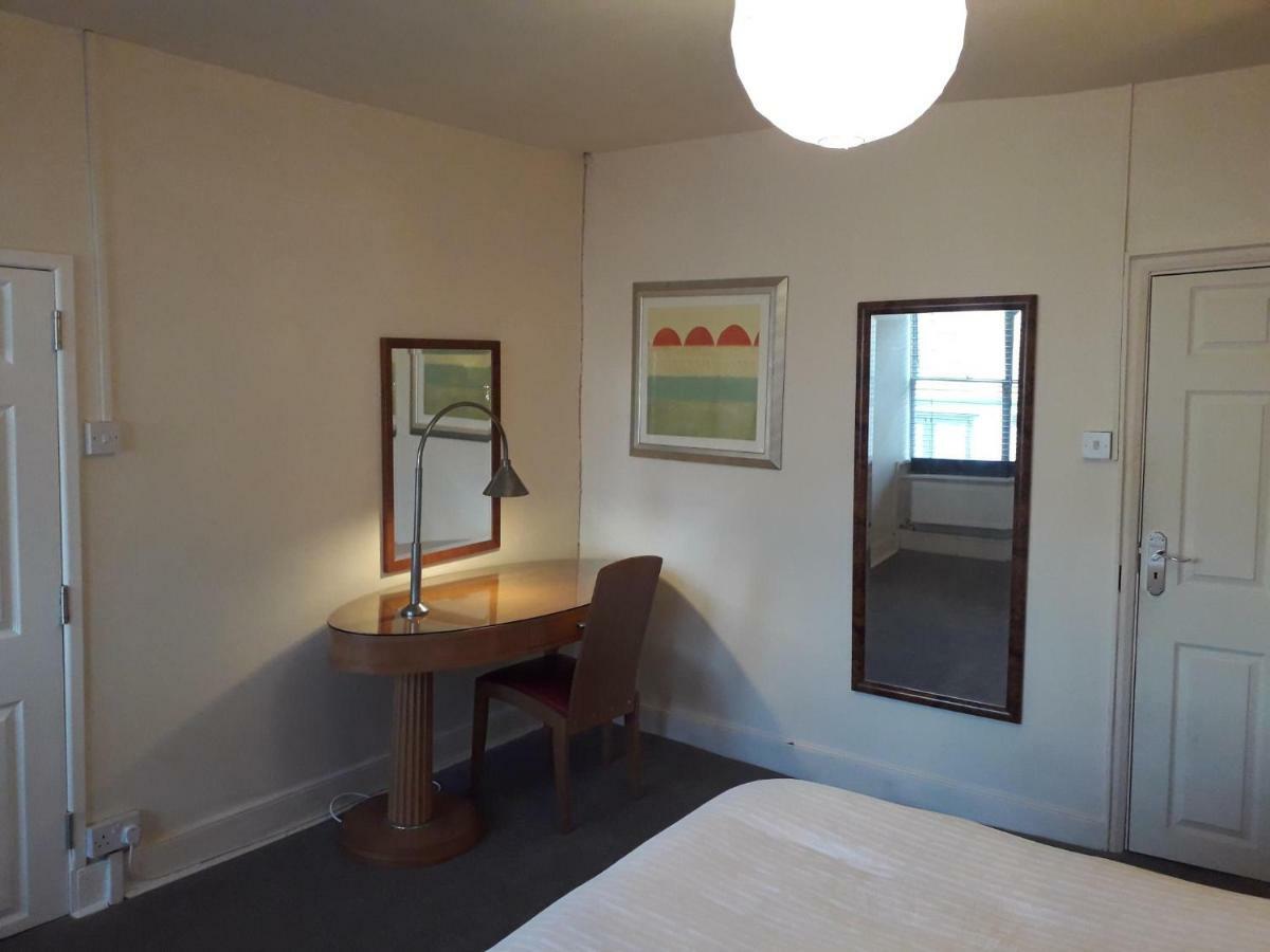 The Red Lion Apartment Newent Exterior photo